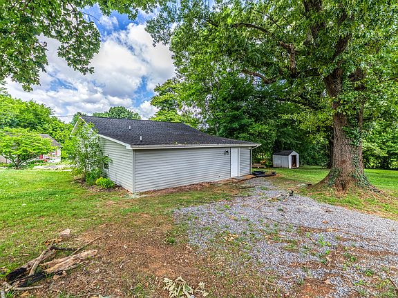 4th image of 2208 Sanderson Rd