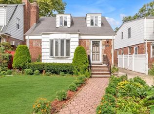 926 120th St, College Point, NY 11356