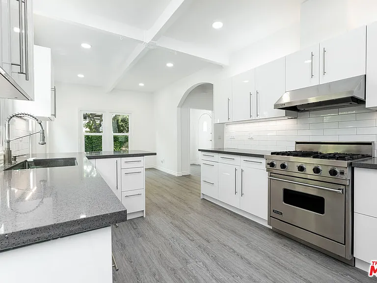 8718 Rosewood Ave — Photo 17