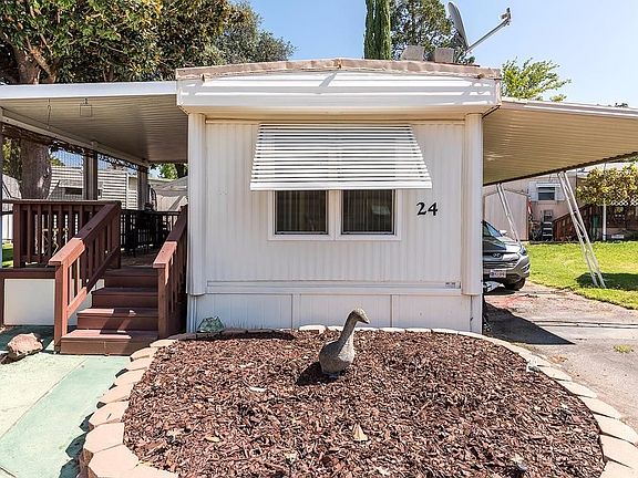 3rd image of 24 Shady Oaks Dr