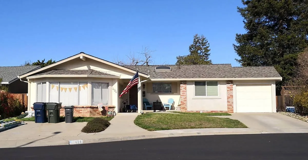 424 Laguna Ct photo 1