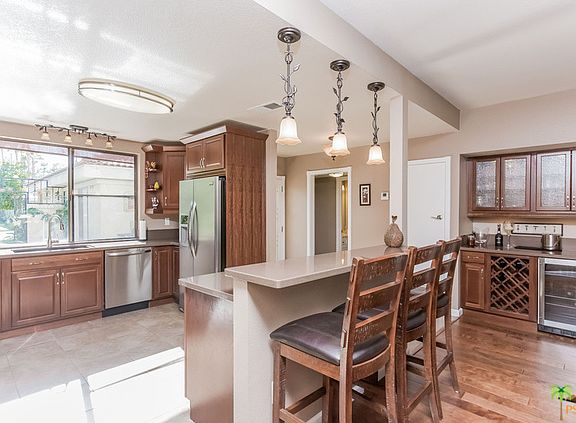 3rd image of 2328 Oakcrest Dr