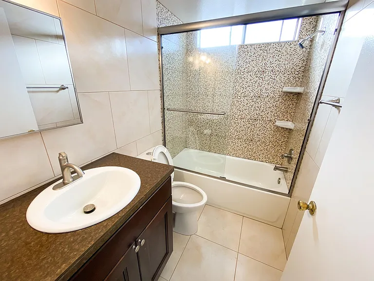 813 N Hoover St #1 — Photo 9