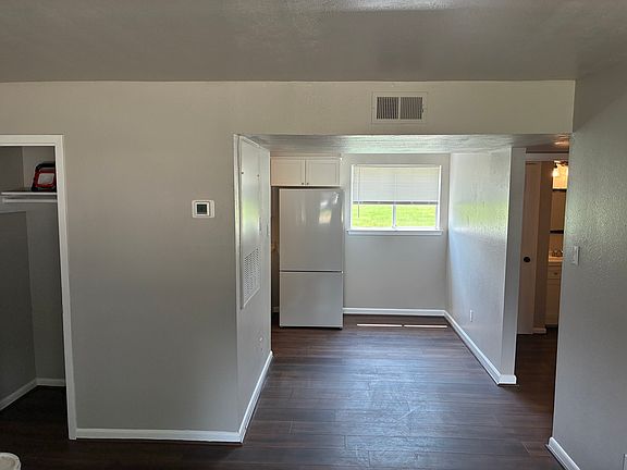 3rd image of 889 Lake St #A-b