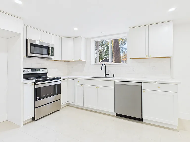2849 Coloma St #B — Photo 3