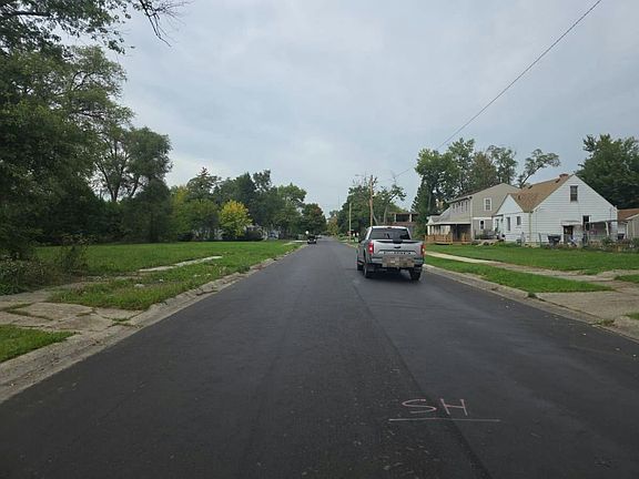 4th image of 19147 Lindsay St
