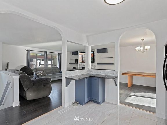 4th image of 6122 98th St NE