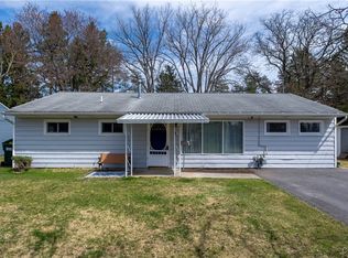 12 Drovers Ln, Syracuse, NY 13214