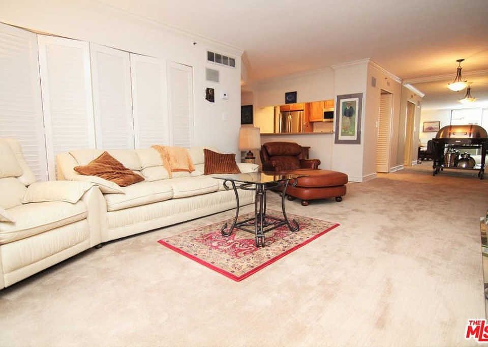 1st image of 600 W 9th St APT 906