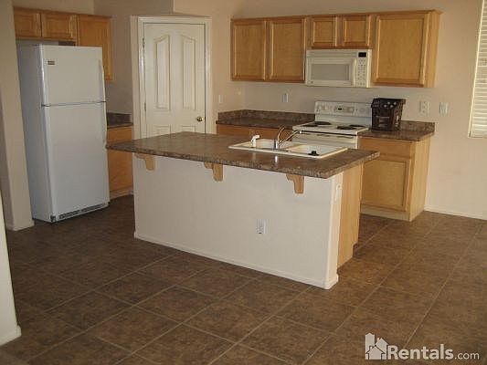 3rd image of 8738 W Desert Trl
