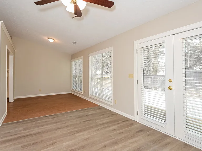 750 Paris Dr — Photo 6
