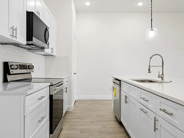 202 Dover Dr — Photo 10