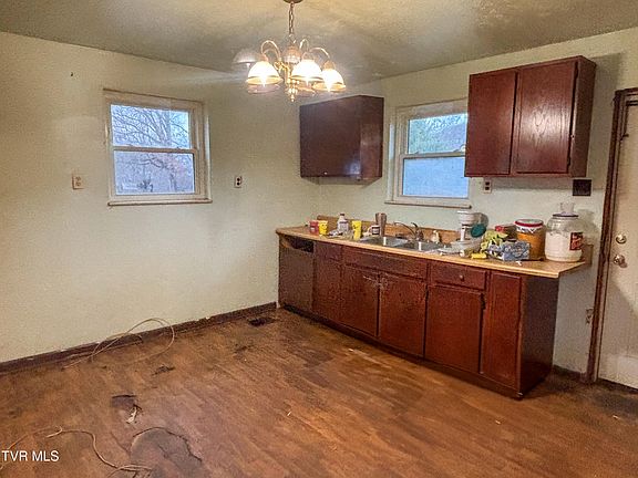 5th image of 1238 Sunrise Dr