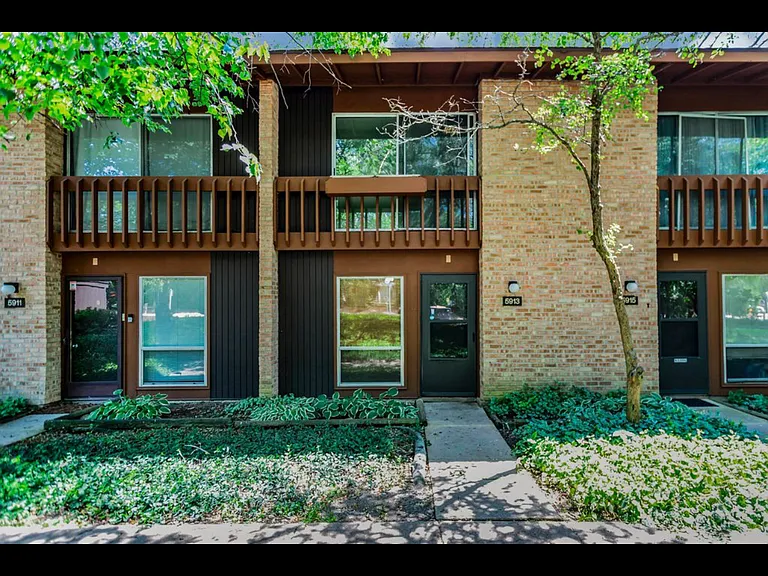 5913 Meadow Dr — Photo 2