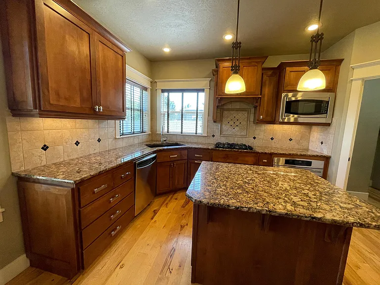 644 N Senora Way — Photo 10
