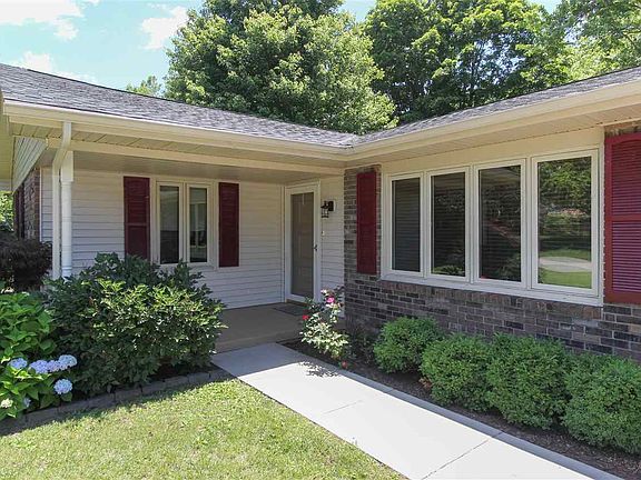2nd image of 1009 Holly Dr