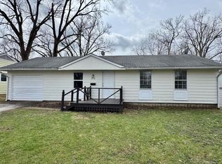 910 Skyline Dr, Danville, IL