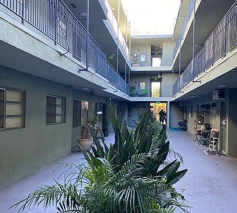 2nd image of 929 Larrabee St APT 26