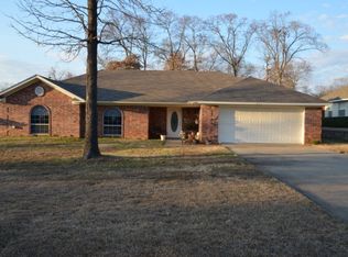 211 Harcrow Rd, Palestine, TX 75801