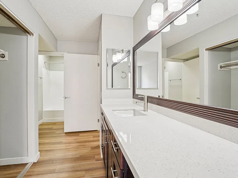 Windfaire Apartments — Photo 24