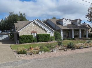 138 NW Crockett Dr, Kerrville, TX 78028