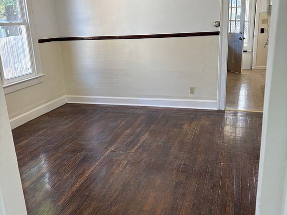 5th image of 1746 Larchmont Ave NE