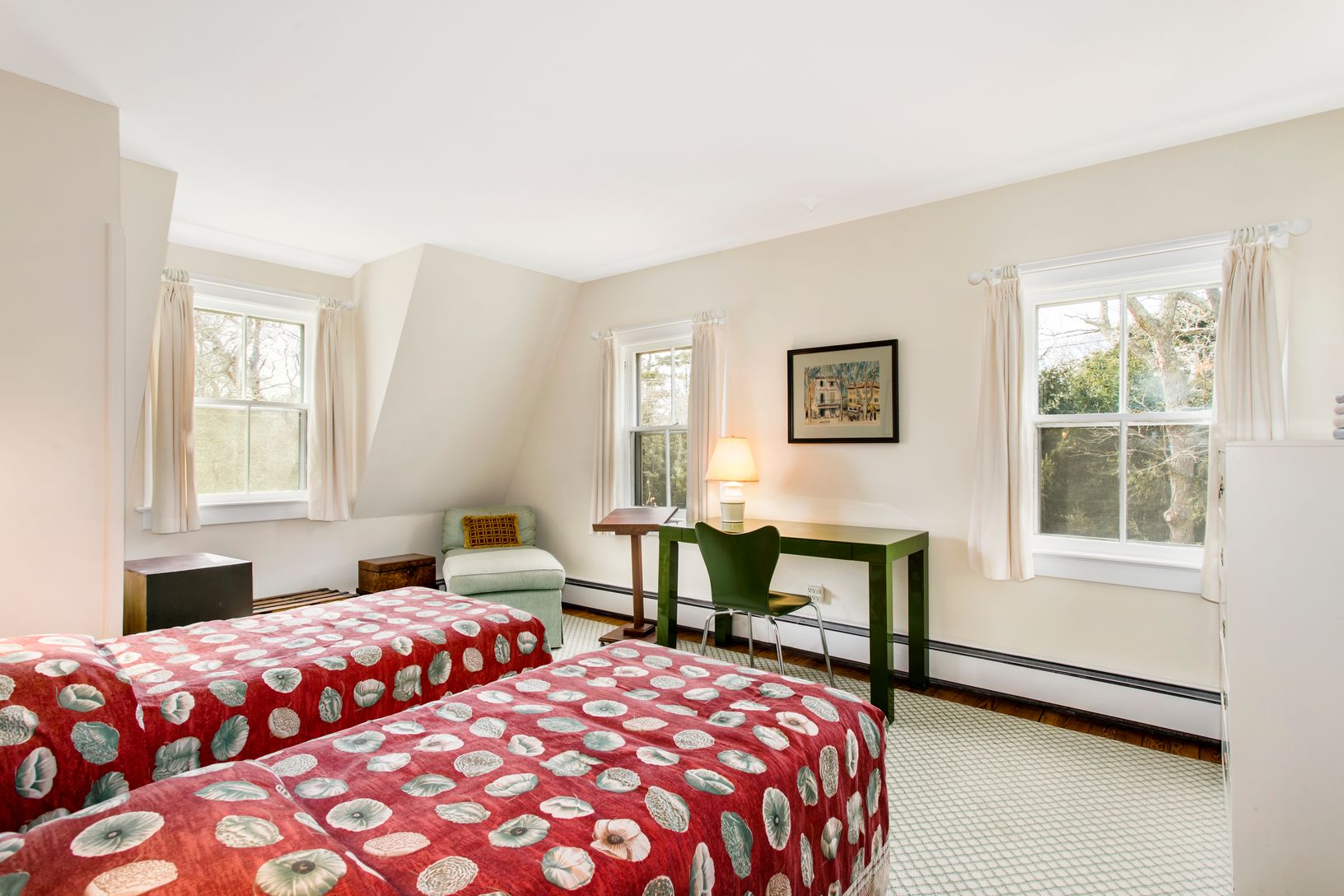  upstairs twin bedroom