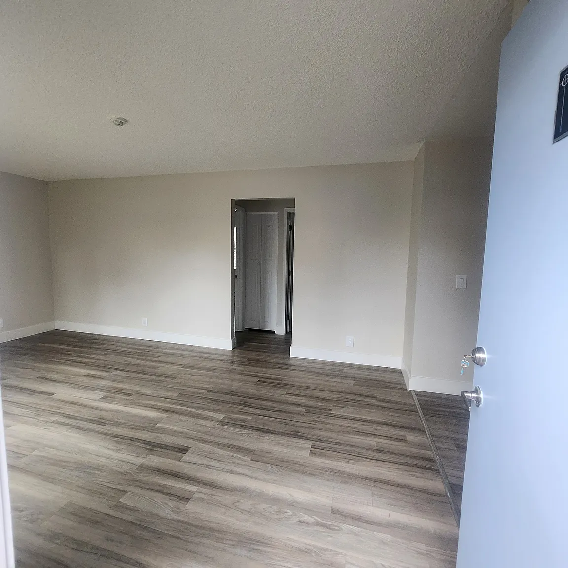 647 Dutton Ave #11500010 photo 1