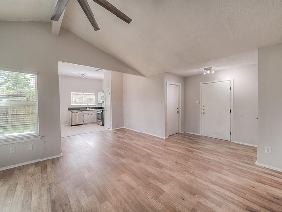 5th image of 2607 N Brompton Dr
