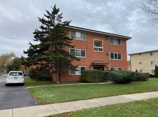 283 7th St, Wheeling, IL 60090