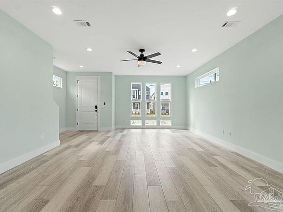3rd image of 1180 W Intendencia St