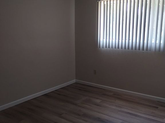 NEW FLOORING & NEWLY PAINTED BEDROOM