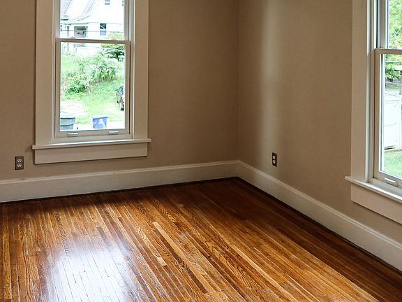 4th image of 204 E Oakland Ave