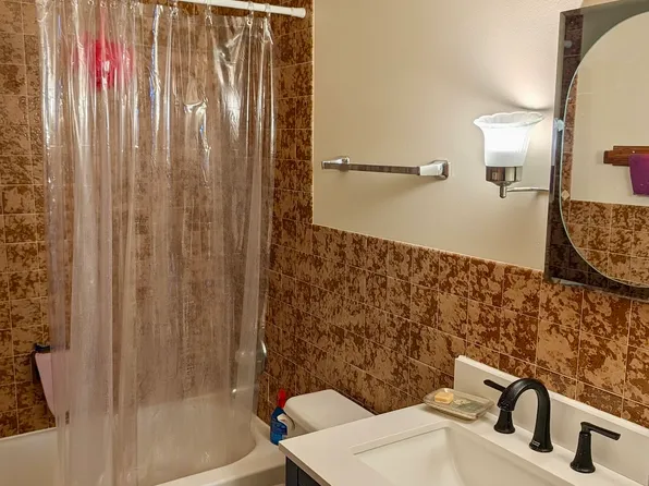 1243 Brookside Dr #2E, Munster, IN 46321