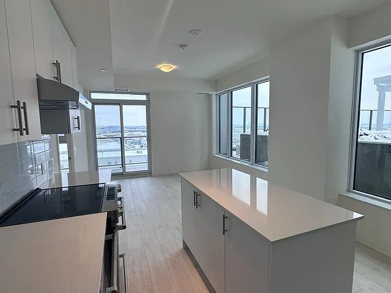 8960 Jane St #709 — Photo 15