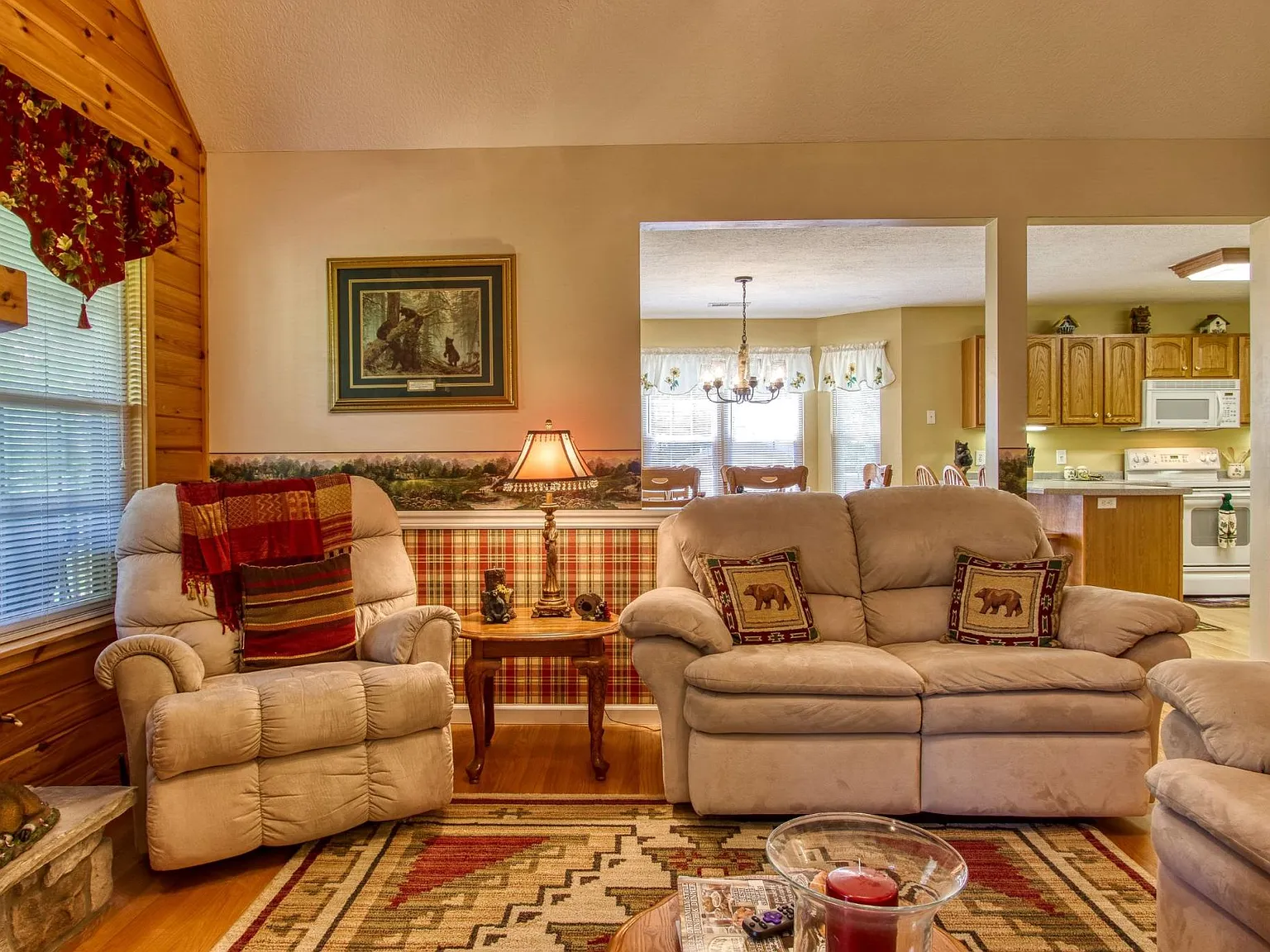 5 bed, 3.5 bath, 2000 sqft, $3,700 — Photo 4