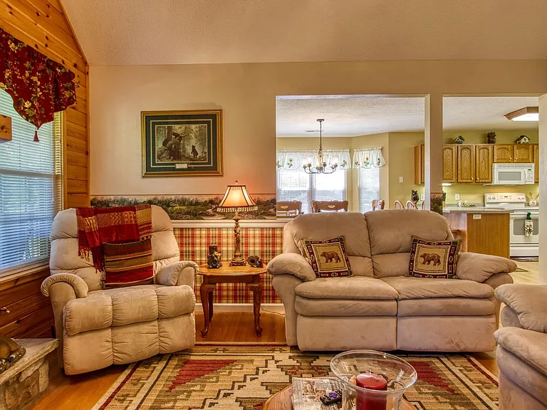 2913 Barnes Dr — Photo 4