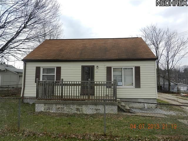 1st image of 1557 Raymond St
