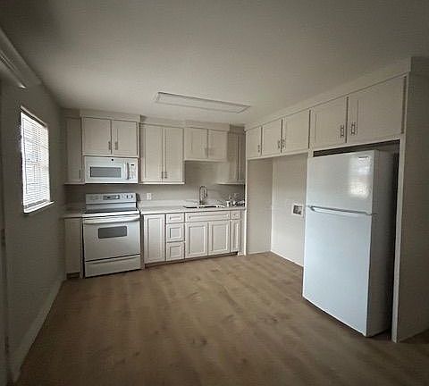 3rd image of 210 S 1st Ave