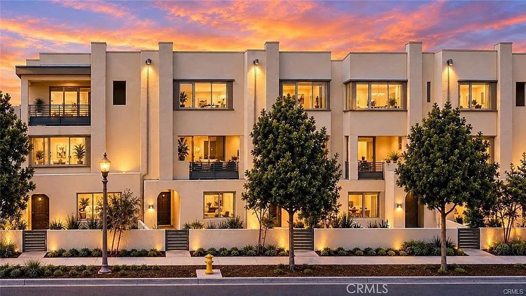 3 bed, 3.5 bath, 1932 sqft, $4,950 — Photo 1