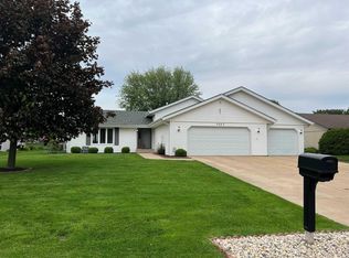 4643 Bedfordshire Dr, Loves Park, IL 61111