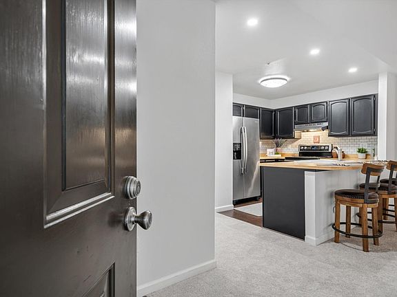3rd image of 107 Nicholas Court