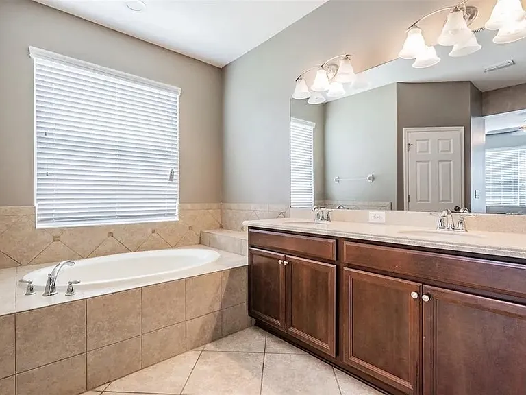 7207 Nightshade Dr — Photo 24