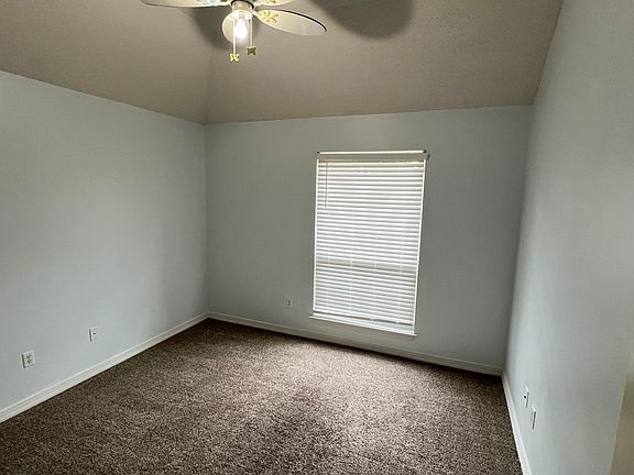 5th image of 2909 Red Haven St