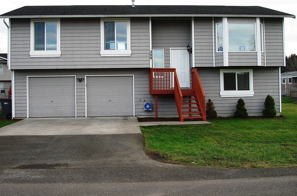 1st image of 208 9th Ave N