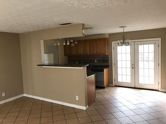 3rd image of 2404 Looking Glass Ln
