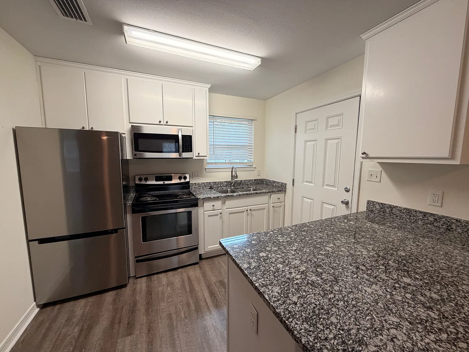 Studio, 600 sqft, $1,500 — Photo 2