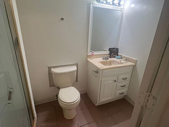 4th image of 17022 Point Pleasant Ln #B