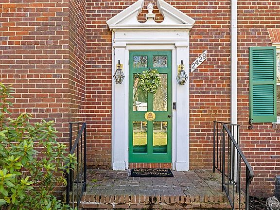 3rd image of 2429 Buckingham Ave