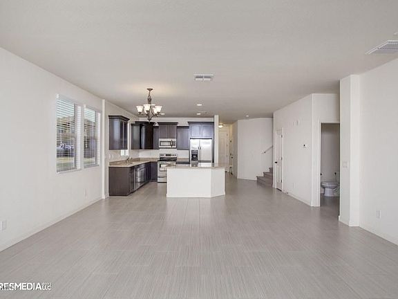 4th image of 2811 E Sunset Hills Dr